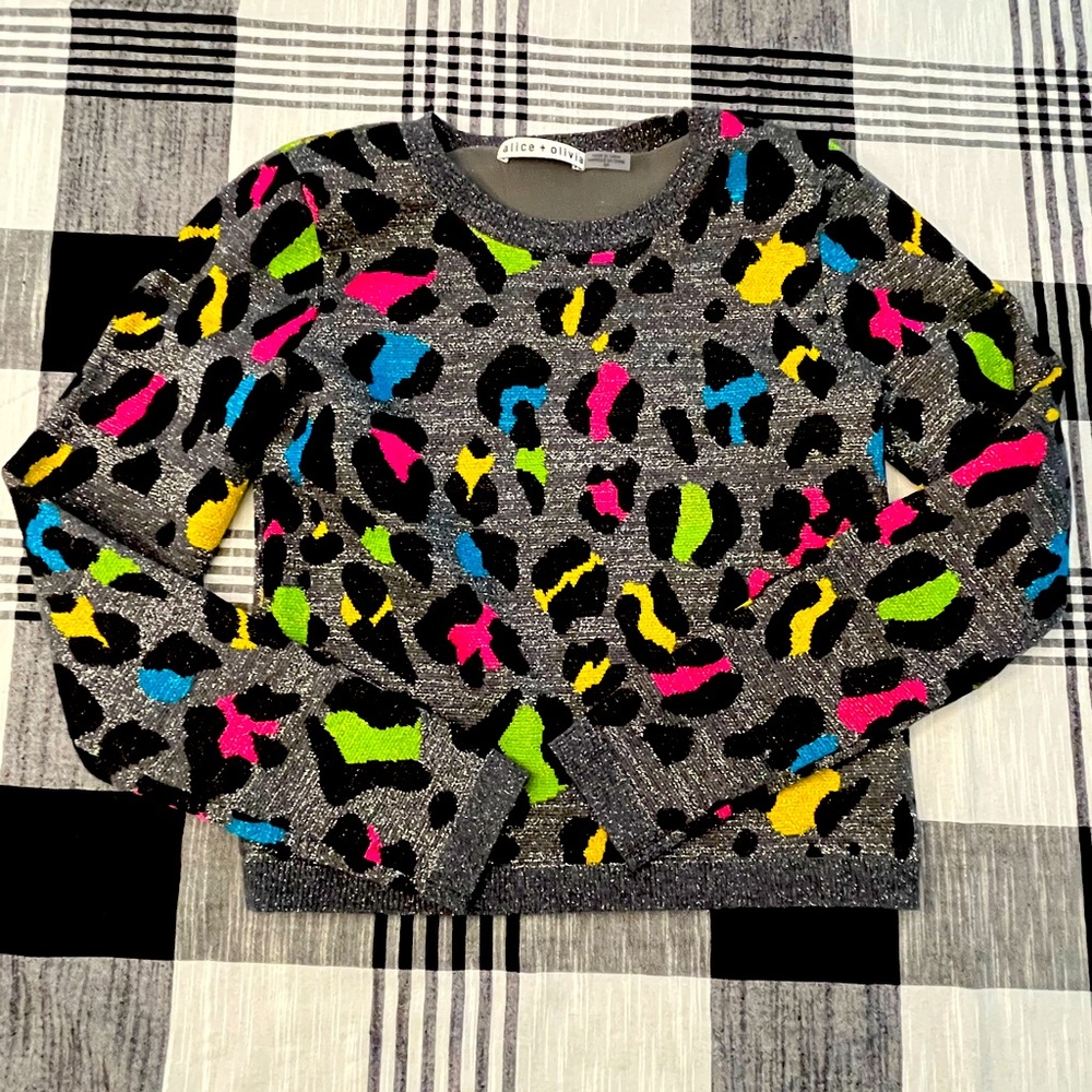 Alice & Olivia Rhodes rainbow leopard print crew sweater, worn by Mindy Kaling